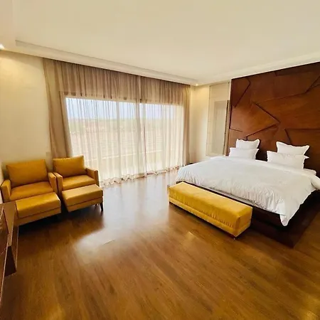 Leonard Villa