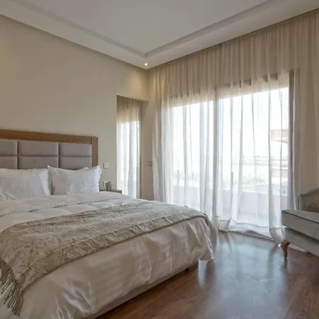 Leonard Villa